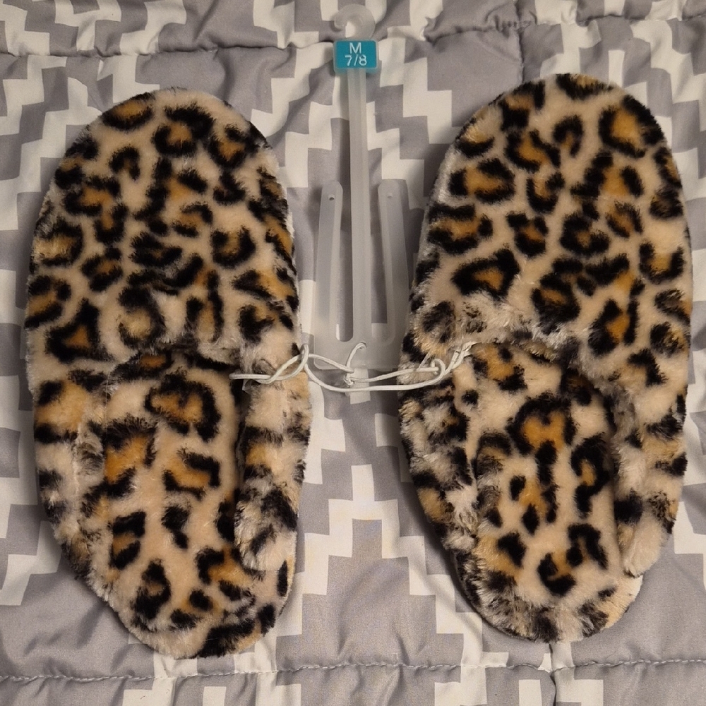 NWOT Leopard Print Fuzzy Slippers